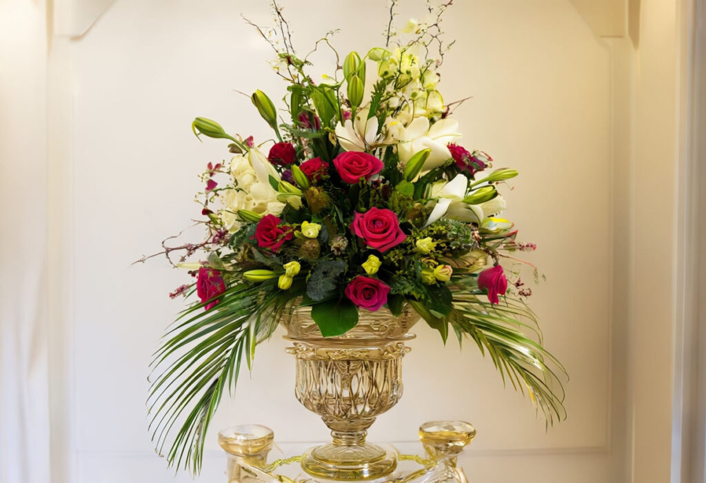 flower-arrangement-in-luxury-vase(3)